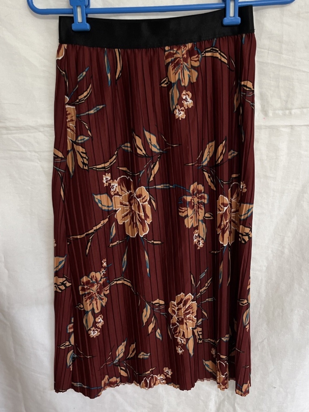 LEITH Pleated Skirt Size Small Maroon Floral Polyester Knee Length USA Made